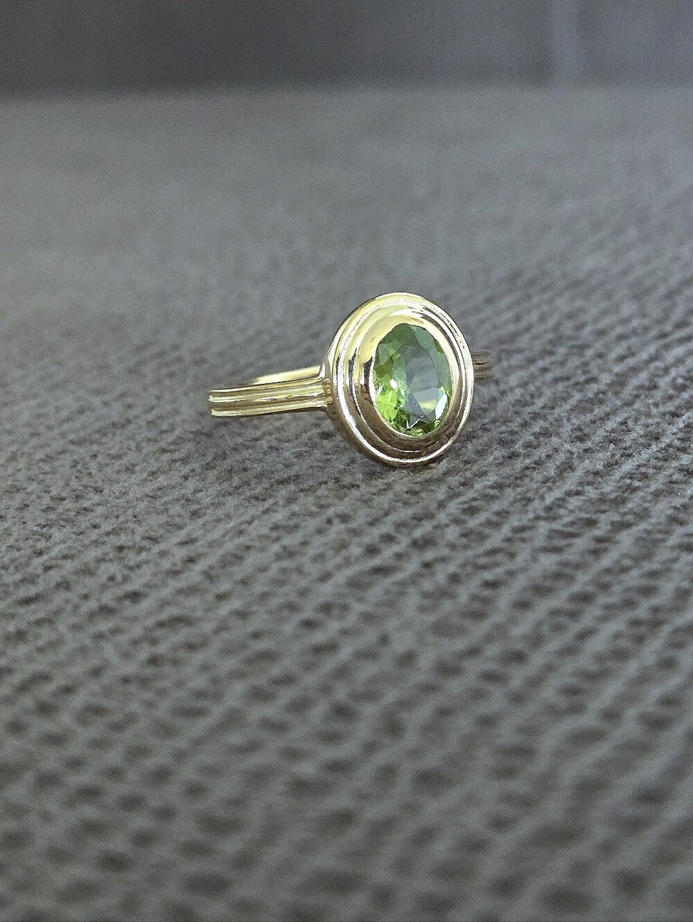Shivam Oval Cut Peridot💚 Ring💍 - NWT - Picture 2 of 16